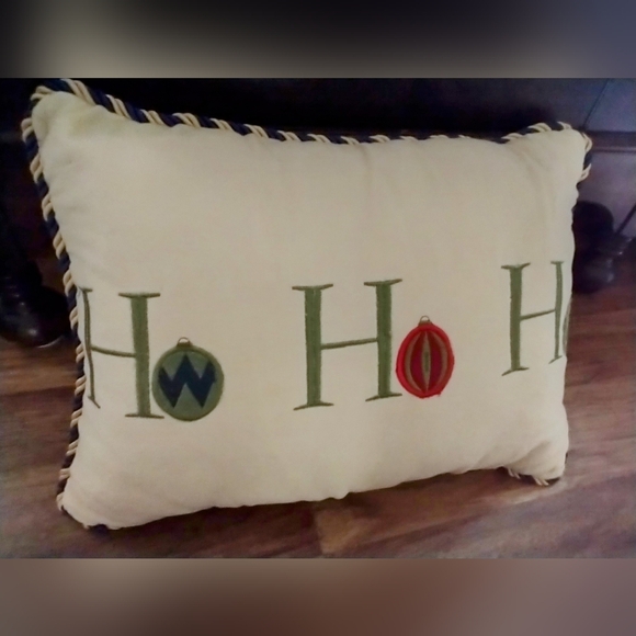 NWOT (3) Embroidered Holiday Pillow Set - Picture 4 of 11